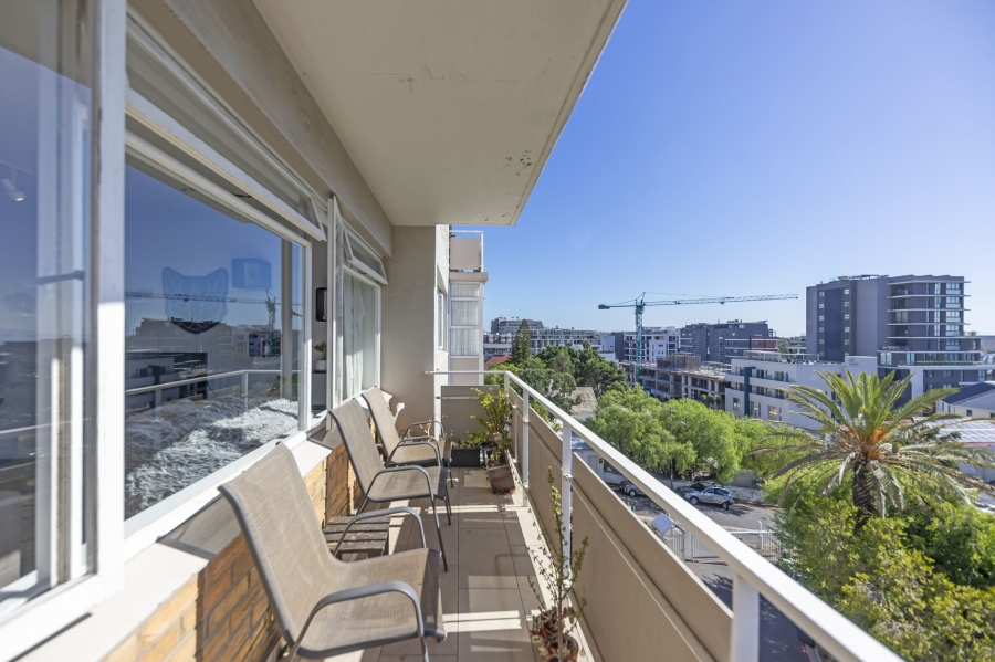 To Let 2 Bedroom Property for Rent in Green Point Western Cape